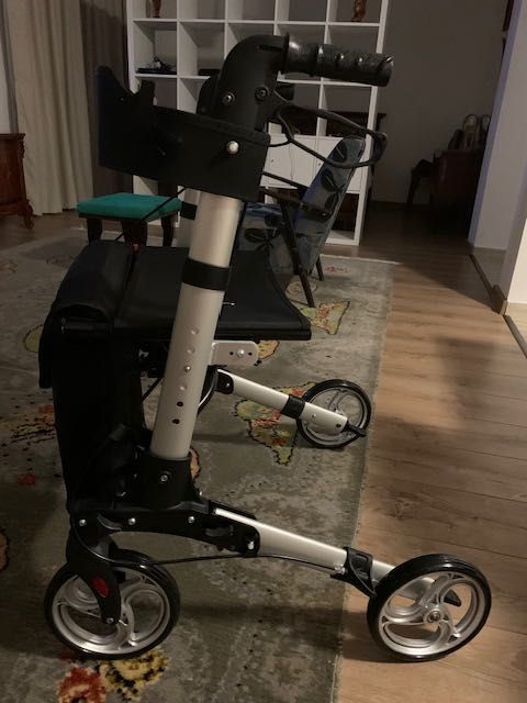 ROLATOR(cadru de mers, cu roti, pliabil), NOU, garanție 1 an