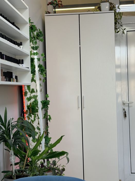 Сдам в аренду маникюрный стол