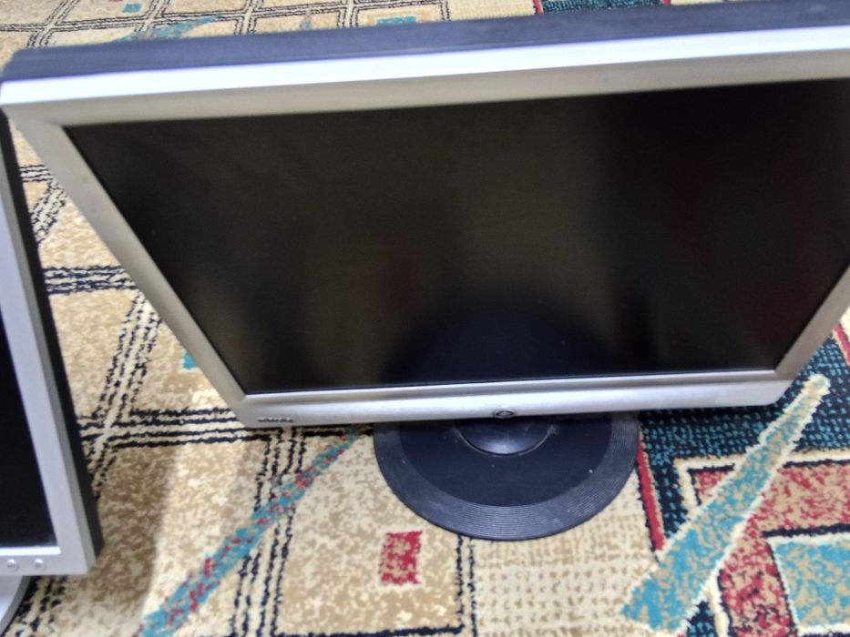 Два монитора Samsung и BenQ