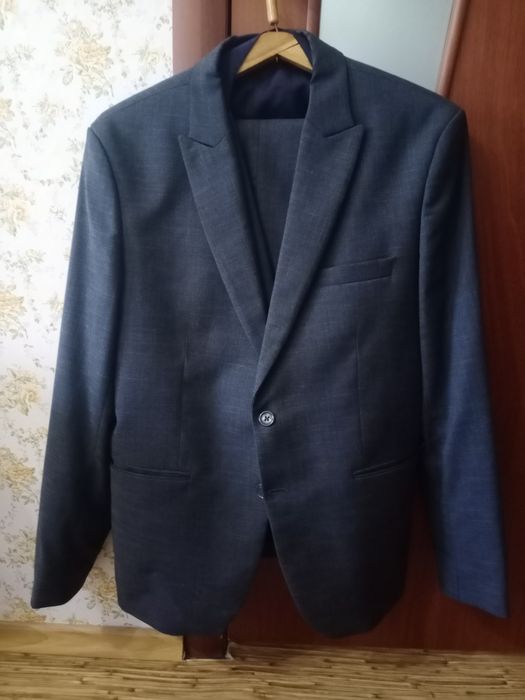 Продам костюм тройку