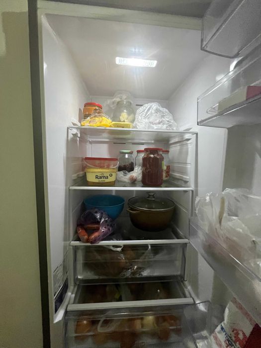 Холодильник марки Samsung