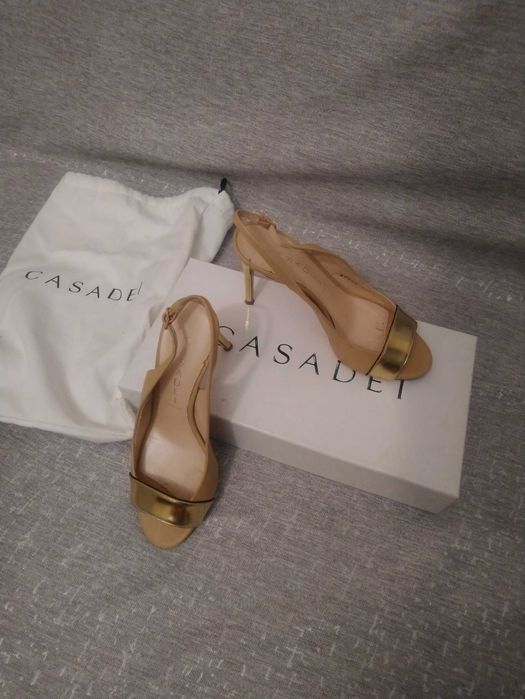 Продам босоножки от CASADEI