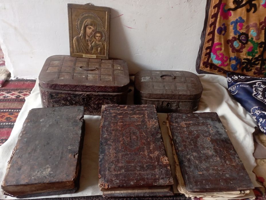 Qadimiy buyumlar va kitoblar hammasi optom sotiladi narxi kelishamiz