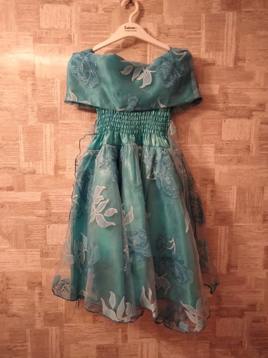 Продам платья на девочку