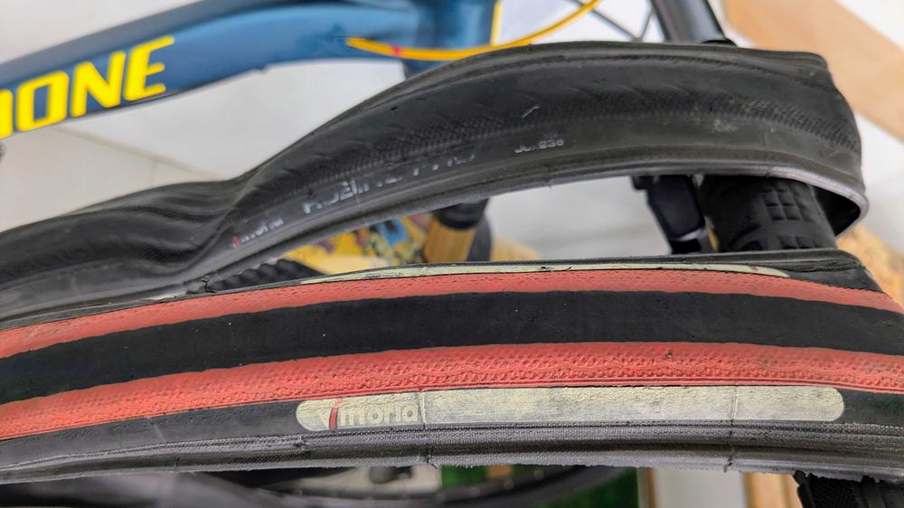 2 броя шосейни гуми Vittoria 700x23C