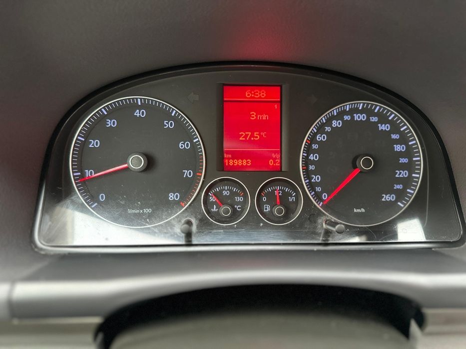 Volkswagen Touran 1.4 benzină 140 CP recent adusa din Germania