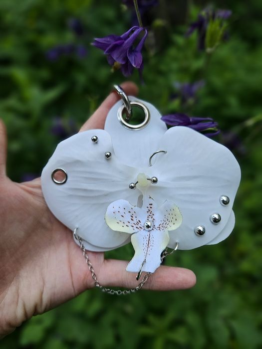 Брелоки орхидеи с пирсингом