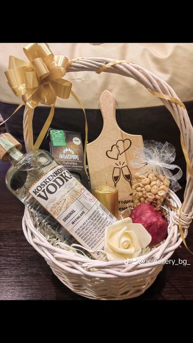 Кошници за подарък! и Мечета от вечни рози!