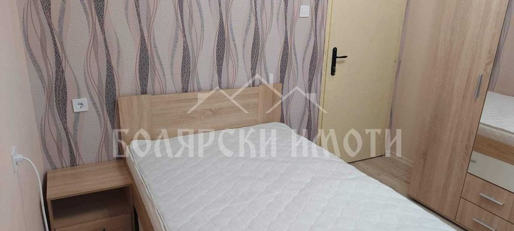 Дава се под наем Етаж от къща в Велико Търново, Център - 60 кв.м за 298.86 € - Снимка #4