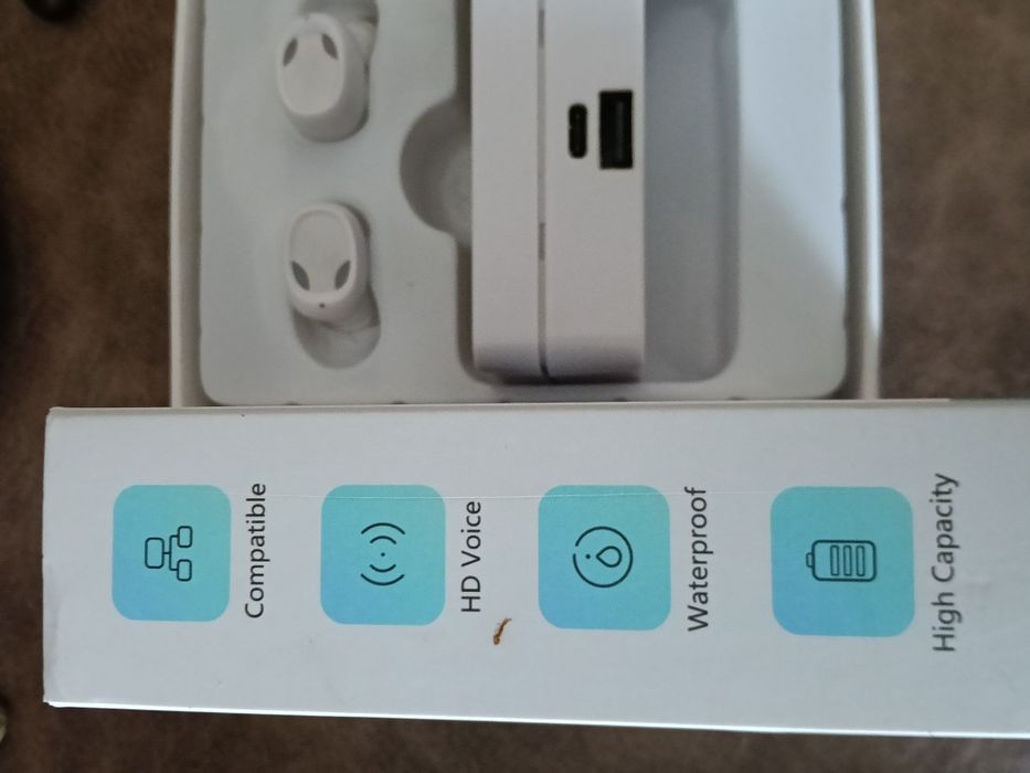Căști wireless cu baterie de capacitate mare.