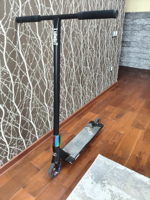 Продам трюковой самокат LIMIT