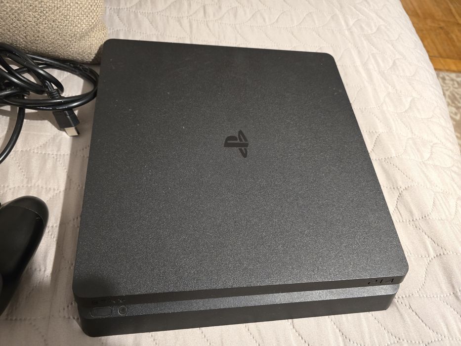 Consolă PS 4 slim