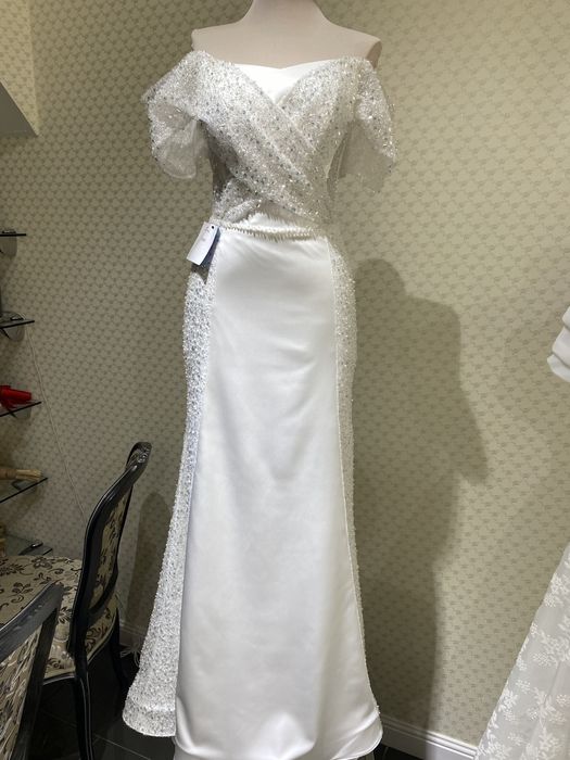 Корсетное платье с шлейфом