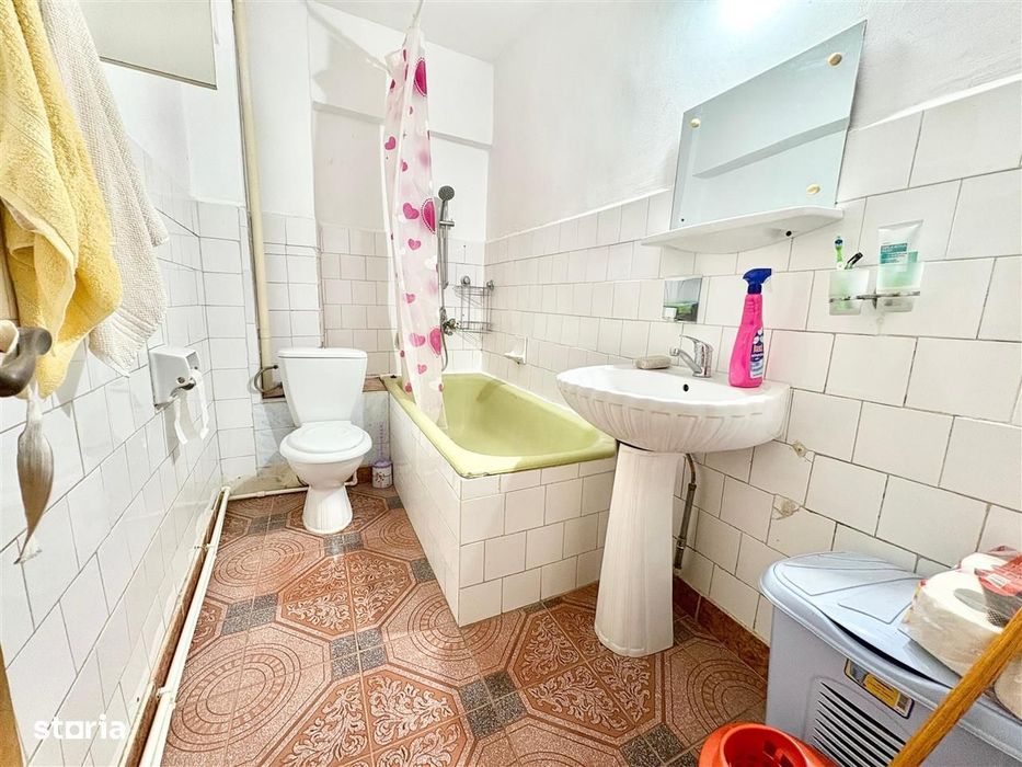 Apartament 3 camere, decomandat, 2 bai, oras Targu Frumos, jud Iasi