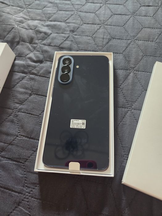 Vand Samsung A57 nou
