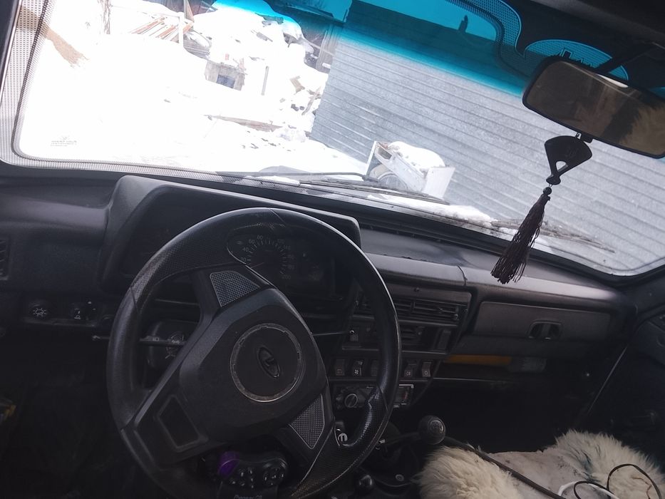 Машына нива 21214