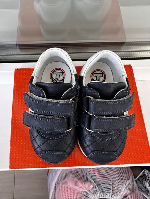 Продам кроссовки, сандали