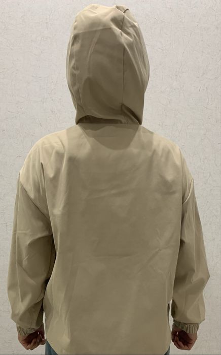Куртка бежевая 48р (плащевка)