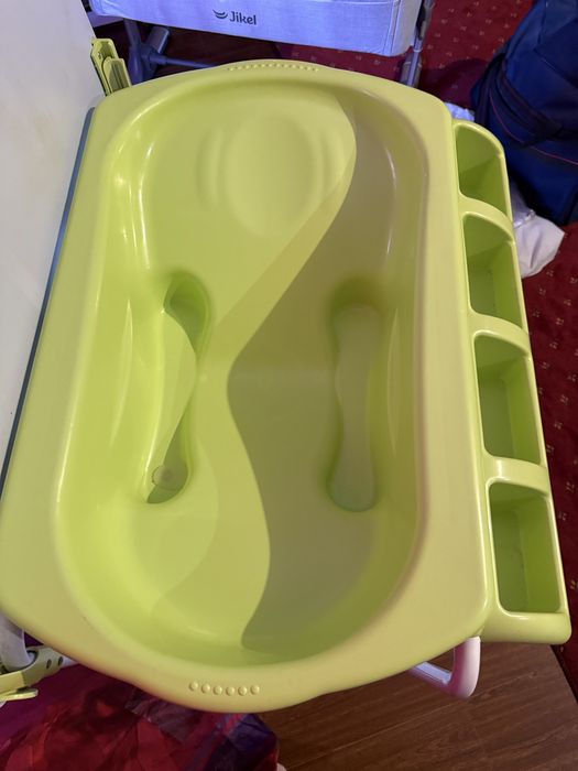 Продам детскую ванночку с пеленальным столиком