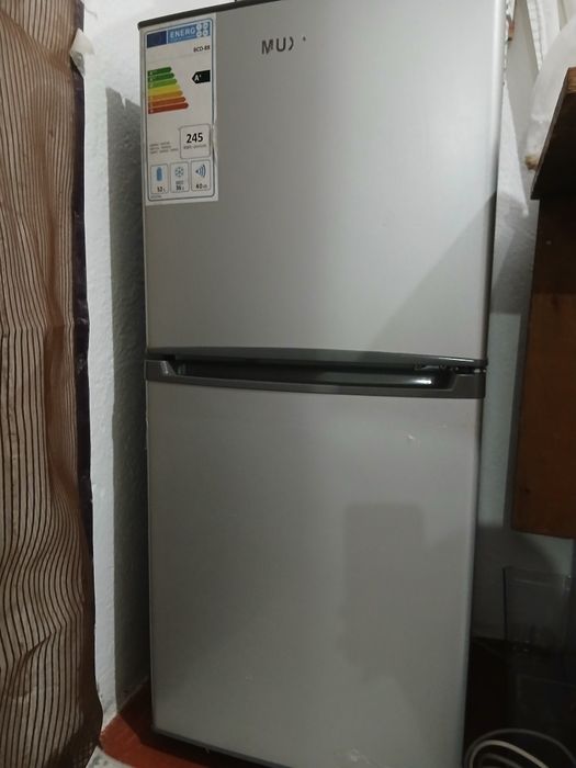 Мини холодильник ноп новый почти