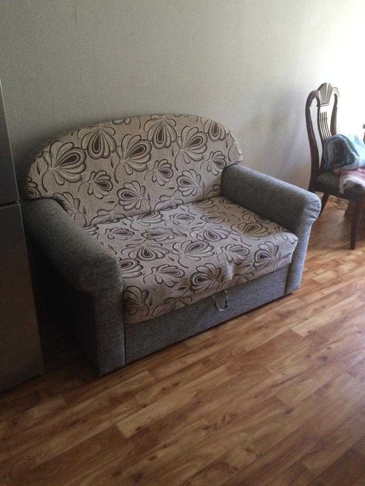Диван, кресло, микроволновка
