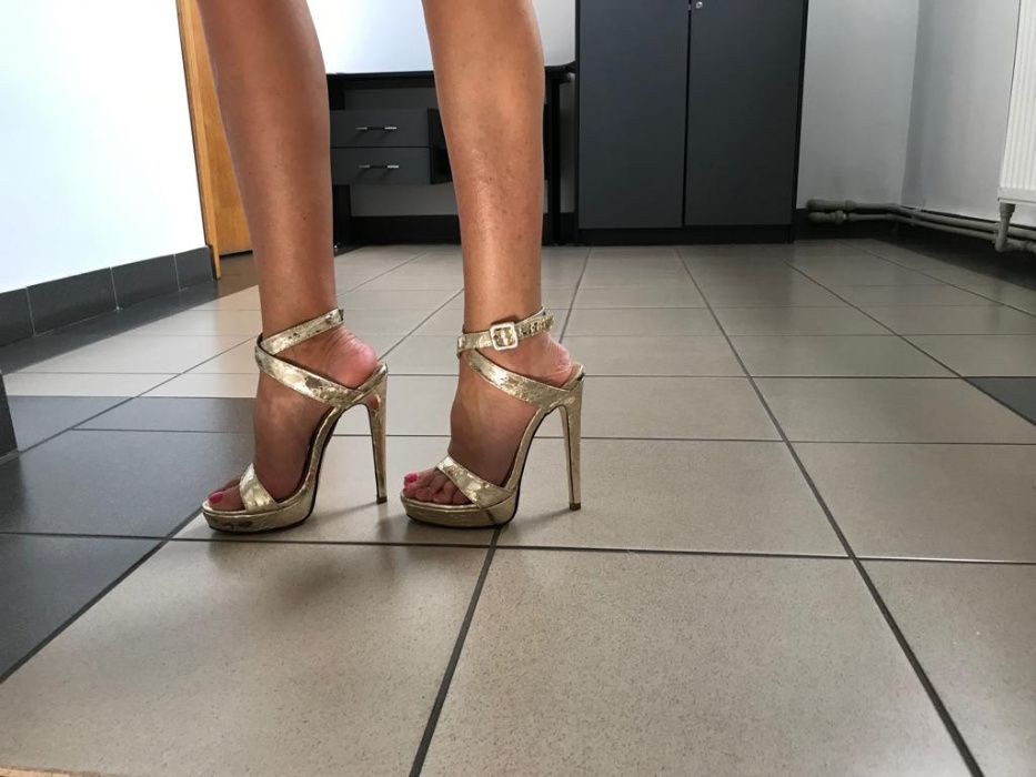 Sandale culoare auriu