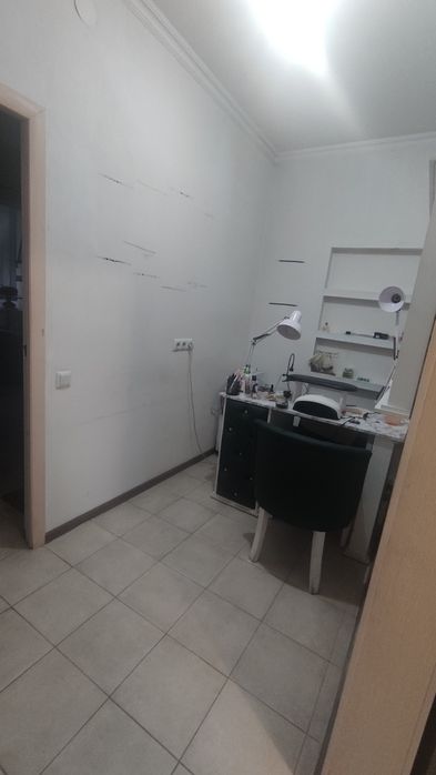 Сдам маникюрный стол или кушетку