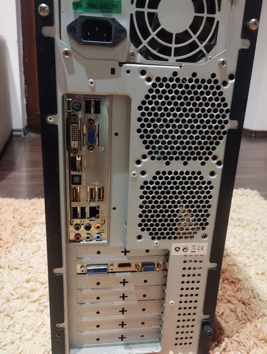 Vând unitate pc cu  8 GB RAM
