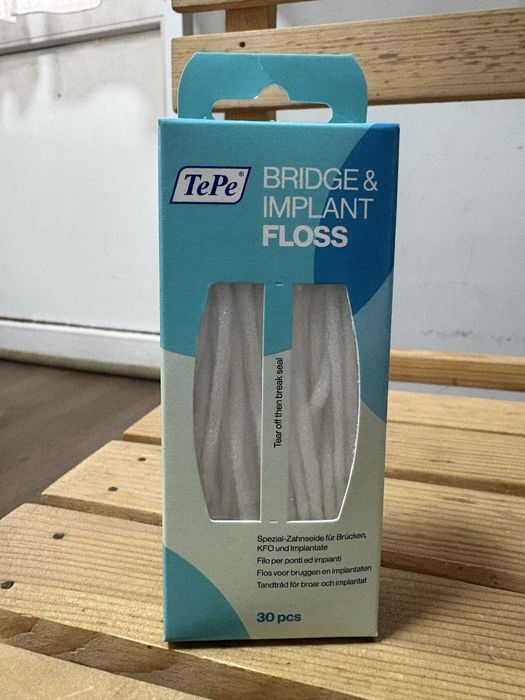 Специален конец за почистване на зъбни импланти и мостове