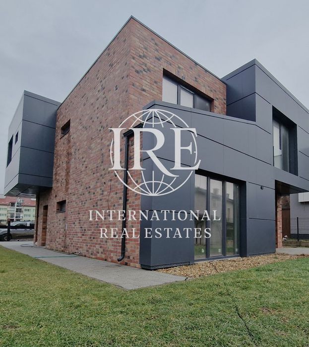 Иновативна двуетажна къща! Луксозен имот! На минути от морето и плажа!