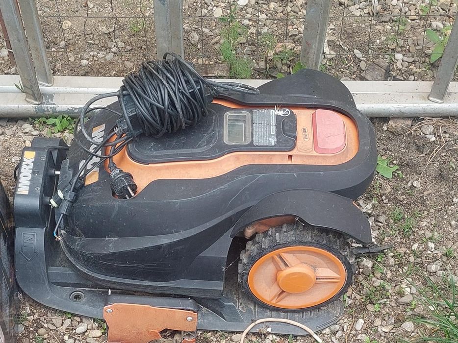 Robot de tuns iarba
