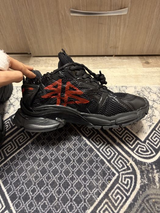 Balenciaga runner Graffiti