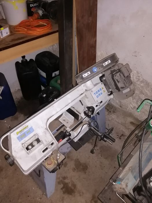 Fierăstrău cu pânză panglică