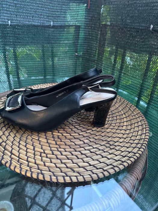 Нови сандали 20лв