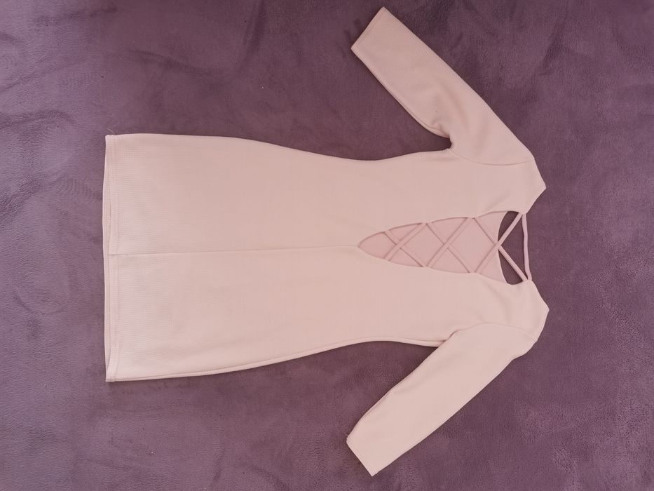 Къса розова рокля