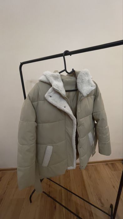 Теплая куртка в отличном состоянии