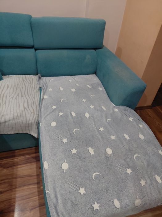 Разтегателен ъглов диван