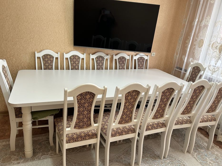 Продам гостиный стол со стульями