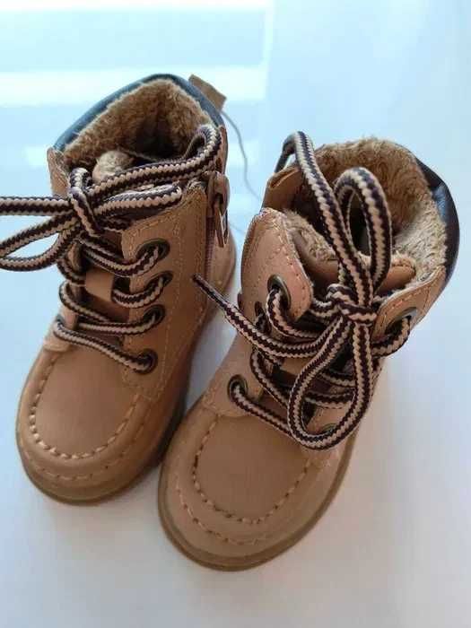 Ghete noi H&M, marimea 18/19