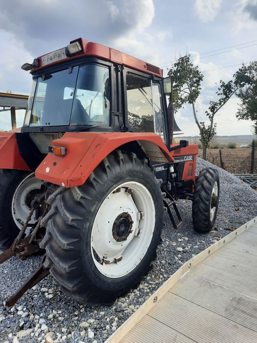 Продавам трактор кейс 1056xl