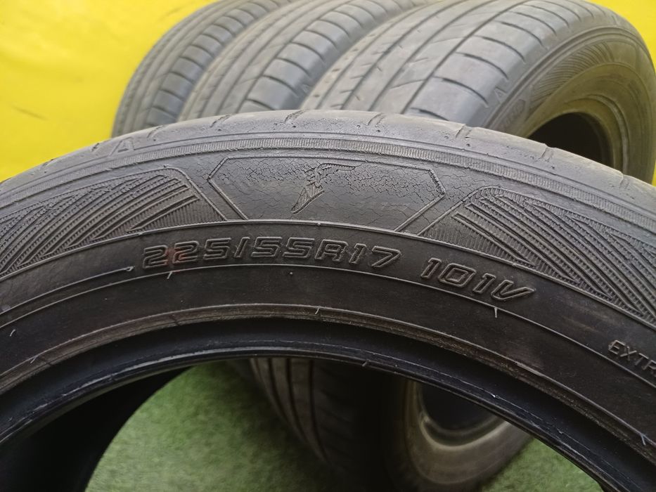 Шины 225/55 R17 Goodyear комплект.