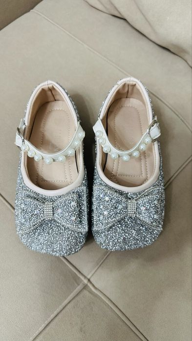 Продам детскую обувь