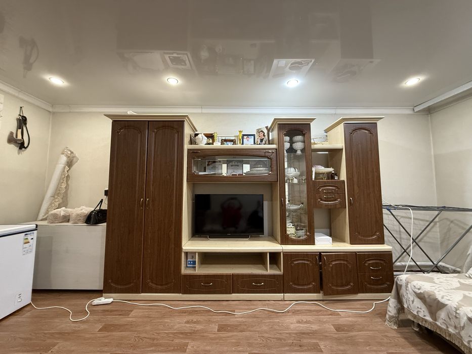 Срочно продаю сервант.