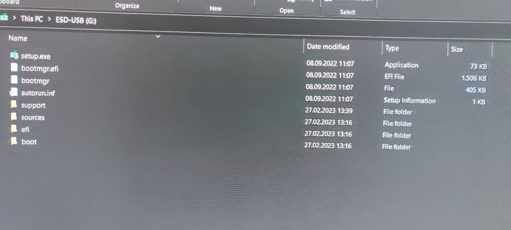 Stick-uri/DVD-uri cu Windows 10 / Windows 11