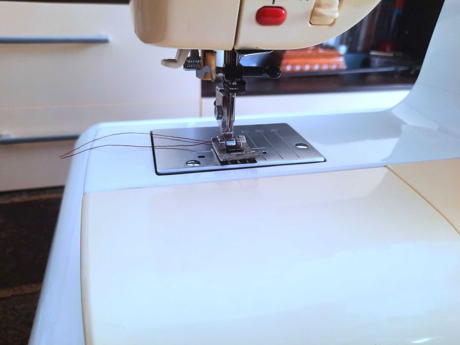Mașină de cusut și brodat computerizată Singer Professional XL-10