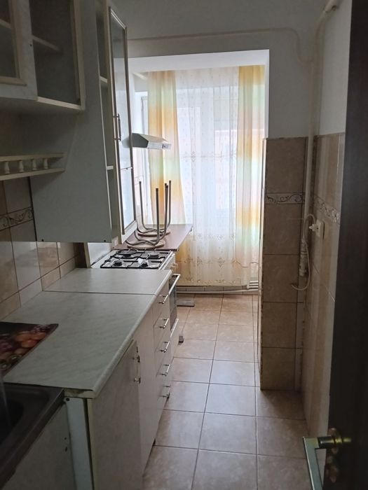 Închiriez garsonieră. pe termen lung.