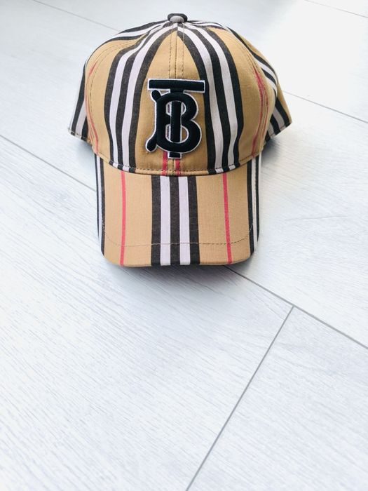 Burberry шапка с козирка