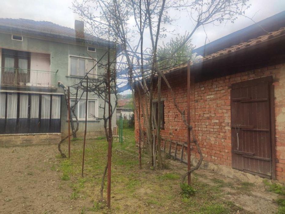 Етаж от къща в гр. Етрополе