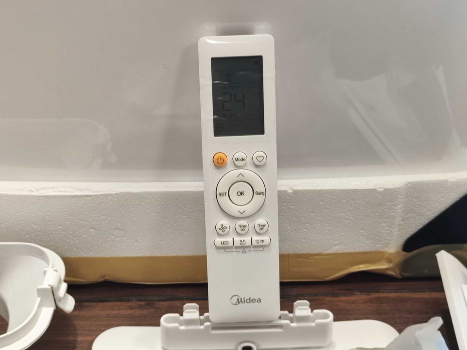 MIDEA Penguin 3-в-1 мобилен климатик 12000 BTU + обезвлажнител