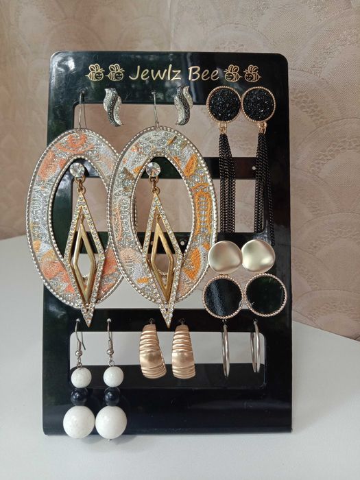 Серьги (бижутерия)